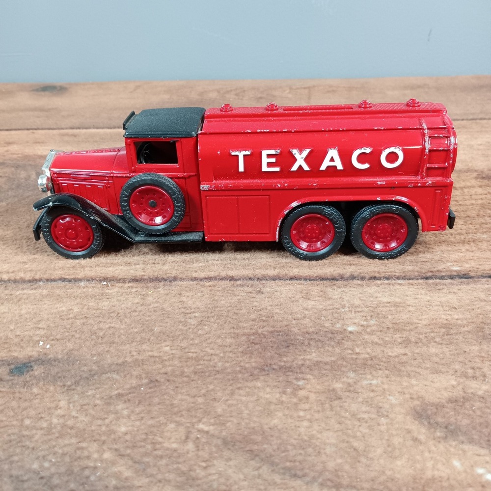 Ertl Texaco 1930 Diamond T Tanker Truck Bank 1990 Edition Red Good Diecast Metal